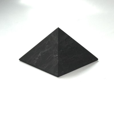 Šungitová pyramida 6,5 x 6,5 cm Šungitová pyramida 6,5 x 6,5 cm